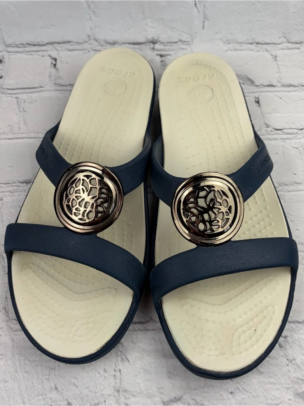 Crocs Sanrah Circle Slide Sandals Women Size 8 Navy Blue Stucco Medallion